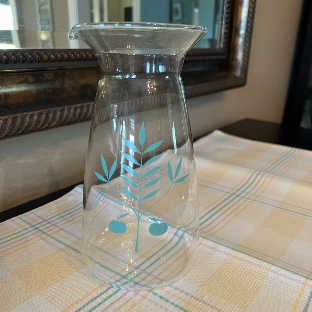 Vintage Pyrex carafe turquoise 32oz
